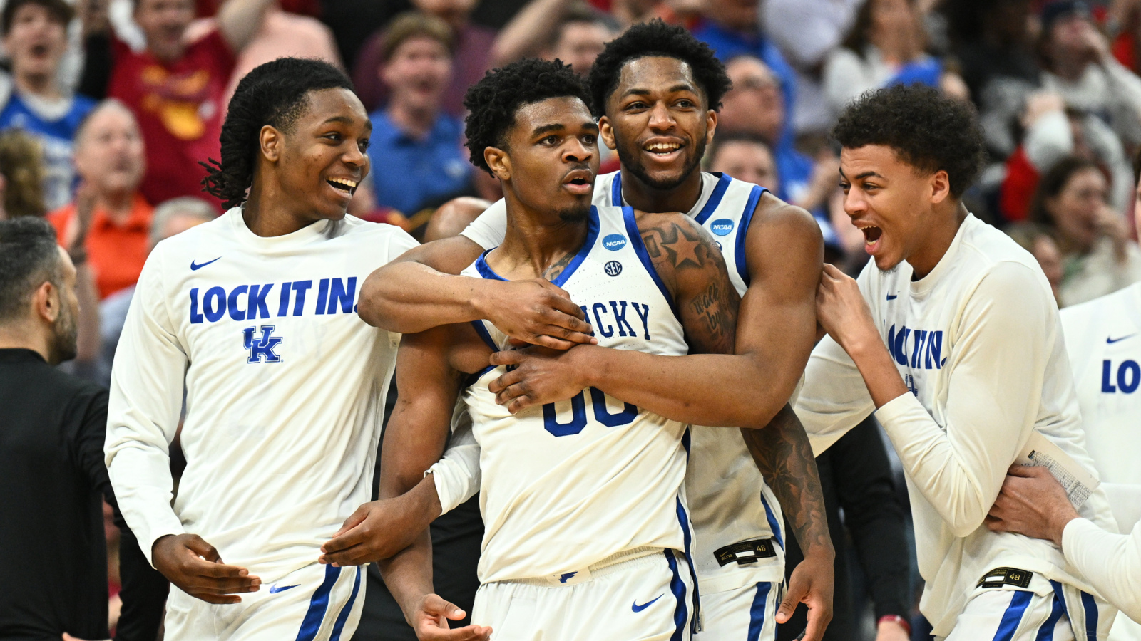 https://www.yardbarker.com/media/7/9/79ab81dac392117637e84bfd8767ab16fb7426c4/thumb_16x9/miracle-buzzer-beater-saves-kentucky-upset.jpg?v=1