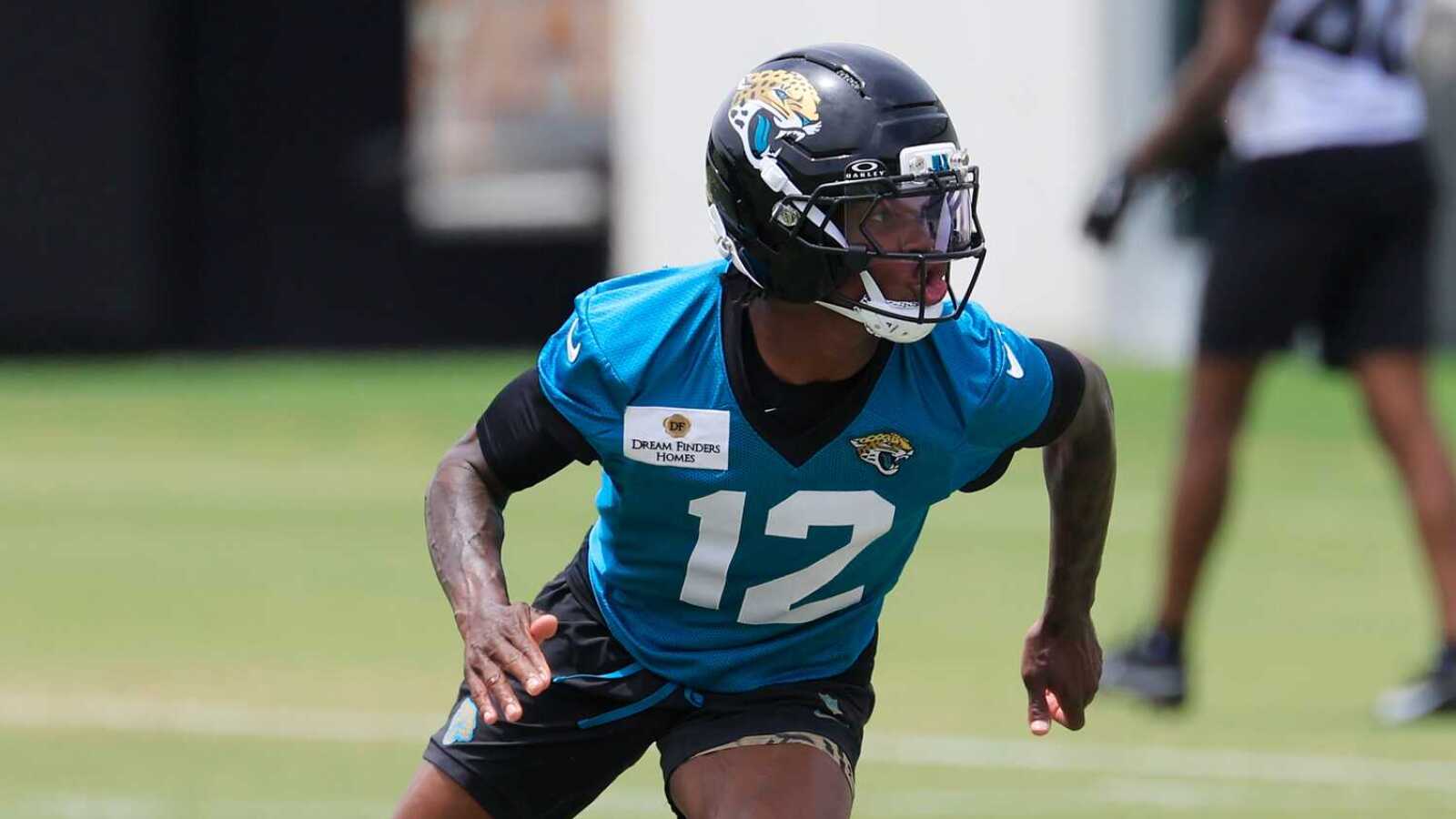 https://www.yardbarker.com/media/7/9/79c8068d80e4937b059e360144ab7aa293f8ffea/thumb_16x9/jacksonville-jaguars-wide-receiver-travis-hunter.jpg?v=1