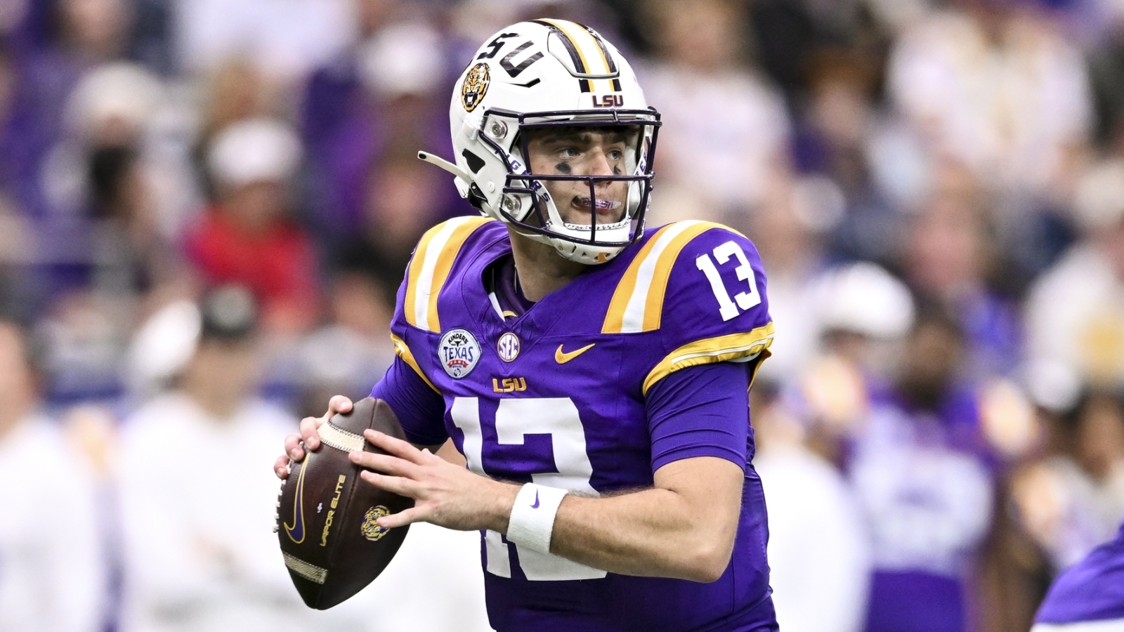 https://www.yardbarker.com/media/7/9/79ea70c54bfebb22f5166595a36d737267e8e98a/thumb_16x9/nfl-draft-intel-top-qbs-set-clash-ranked-showdown.jpg?v=1