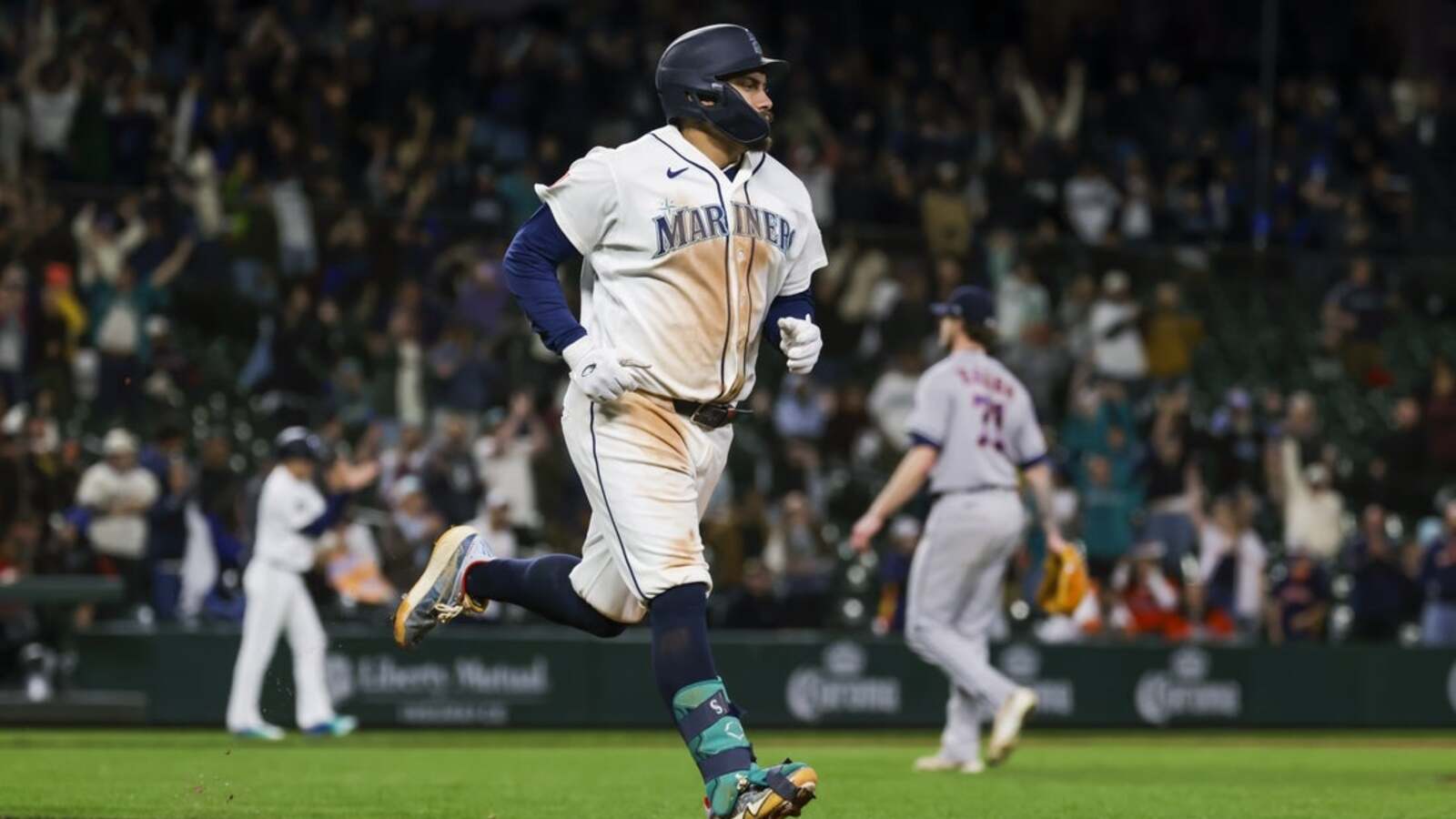 Josh Naylor’s walk-off single in 10th propels Mariners past Astros
