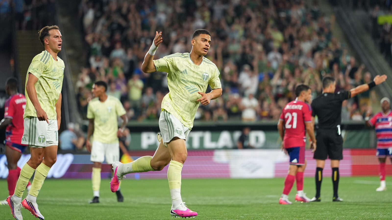 Rangers Submit Offer For This Venezuelan Centre-forward: Why They Should Not Give Up The Chase
