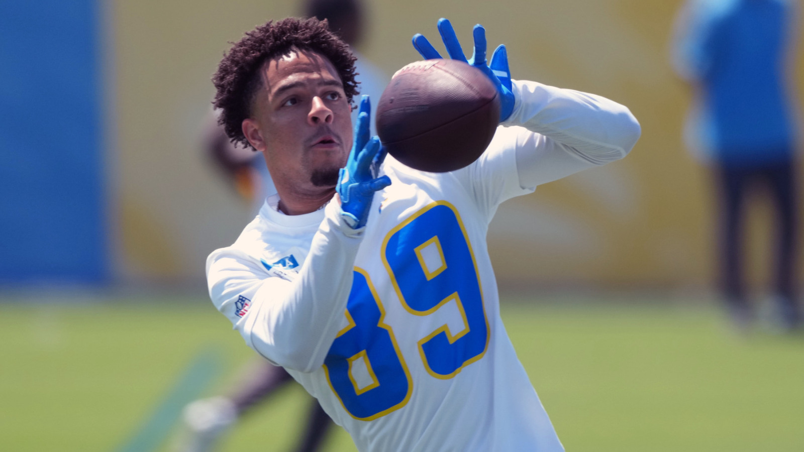 https://www.yardbarker.com/media/7/a/7aa8cb4394b74e17e3ed12268f096d33801cbd1f/thumb_16x9/chargers-unleash-speedy-new-wr-ladd-mcconkey.jpg?v=1