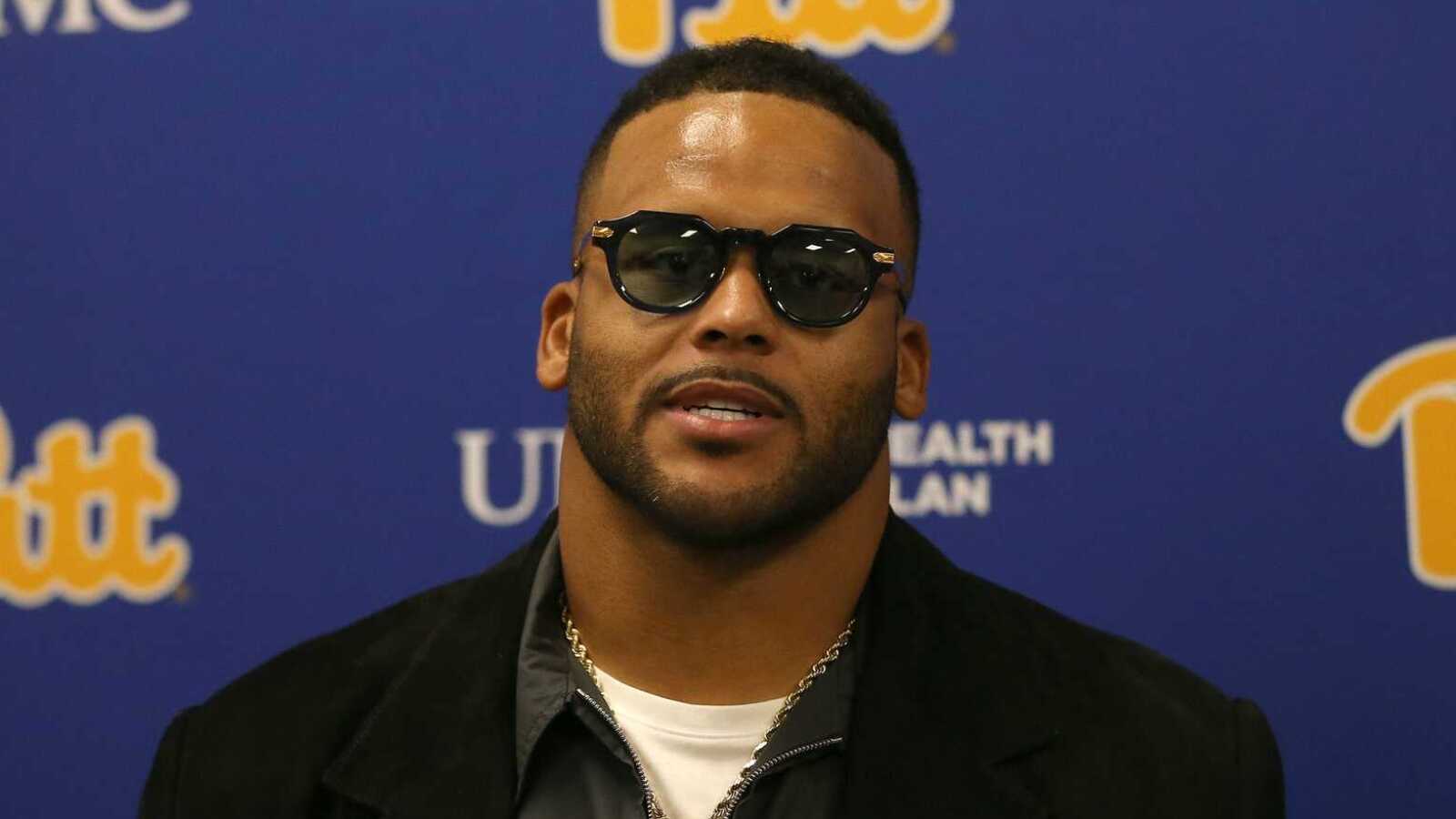 https://www.yardbarker.com/media/7/a/7ab9477f1e56a7a816260de692aa1f4c3d1f72ec/thumb_16x9/report-details-aaron-donald-quite-player-old-rams.jpg?v=1