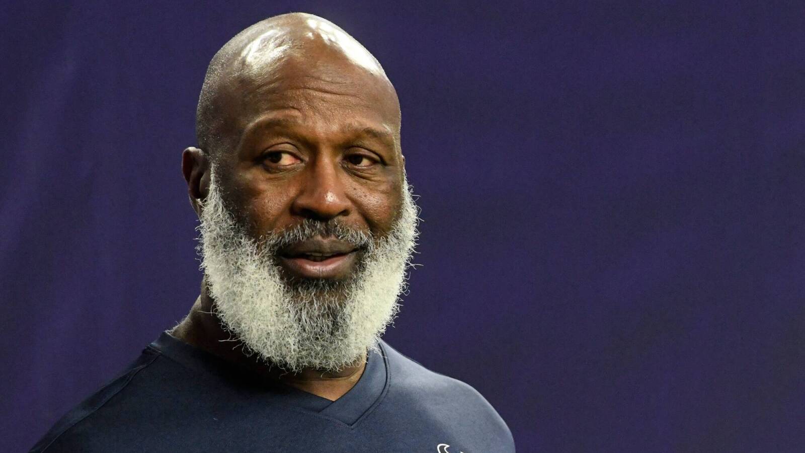 Lovie Smith hailed as Bears legend for funny reason - Vimarsana News