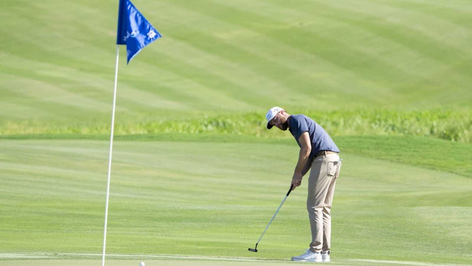 Chris Kirk springs into lead at The Sentry