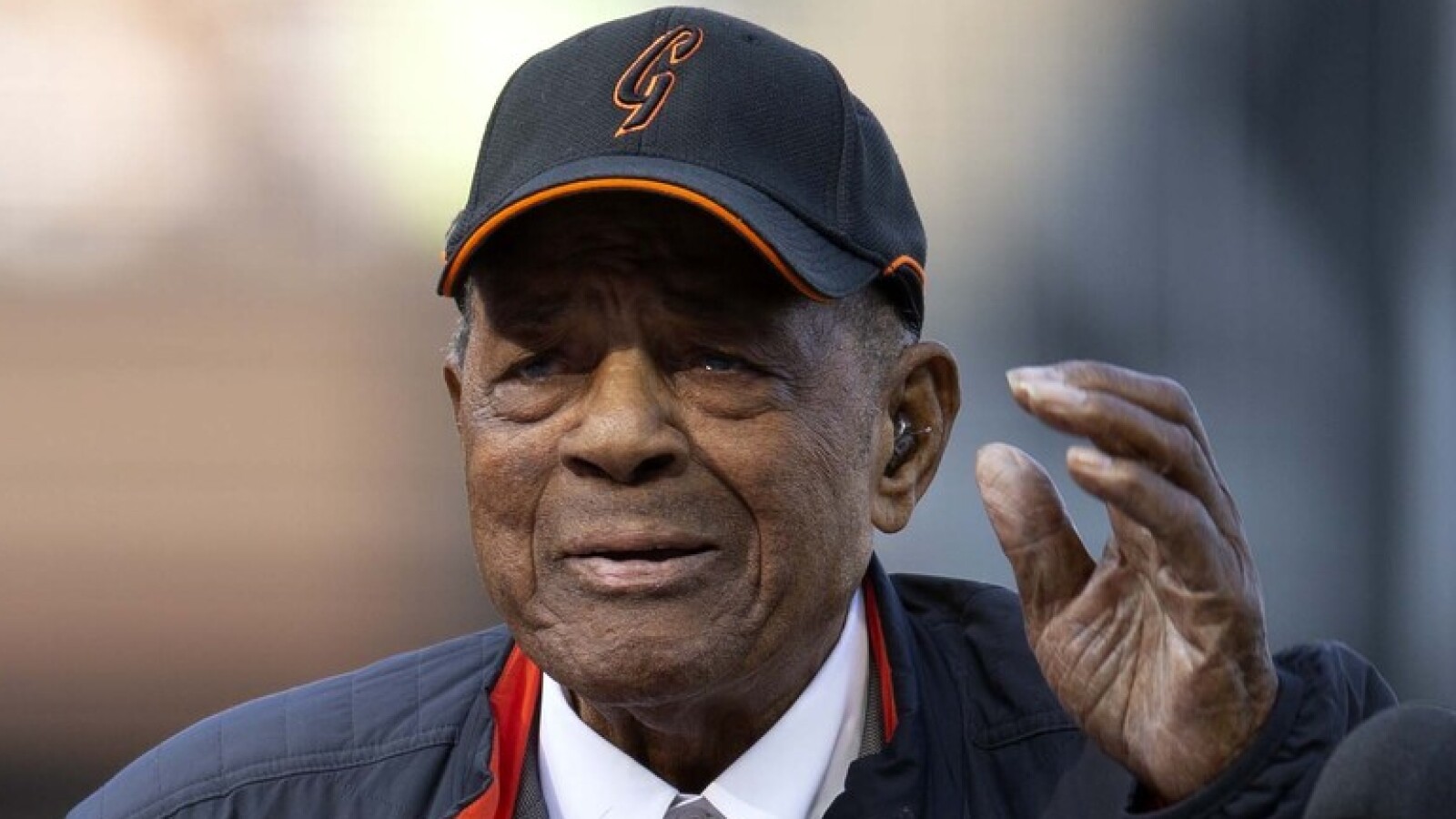 Tribute to Baseball Legend Willie Mays Draws Emotional Standing Ovation