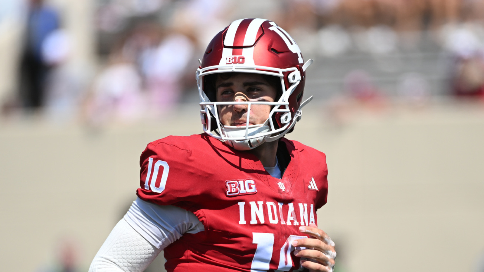 https://www.yardbarker.com/media/7/b/7b45dfdb8639368c915632dbb2d47fb6187f1aac/thumb_16x9/three-biggest-takeaways-week-1-college-football.jpg?v=1