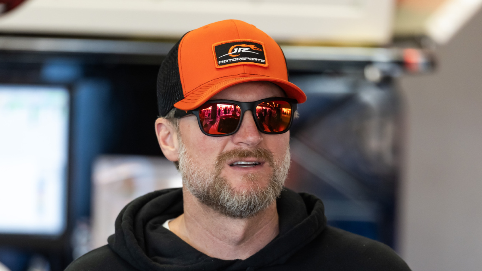 https://www.yardbarker.com/media/7/b/7b7987f21e294021df0638a87e1d338494850df1/thumb_16x9/dale-earnhardt-jr-getting-push-race-2027-daytona.jpg?v=1