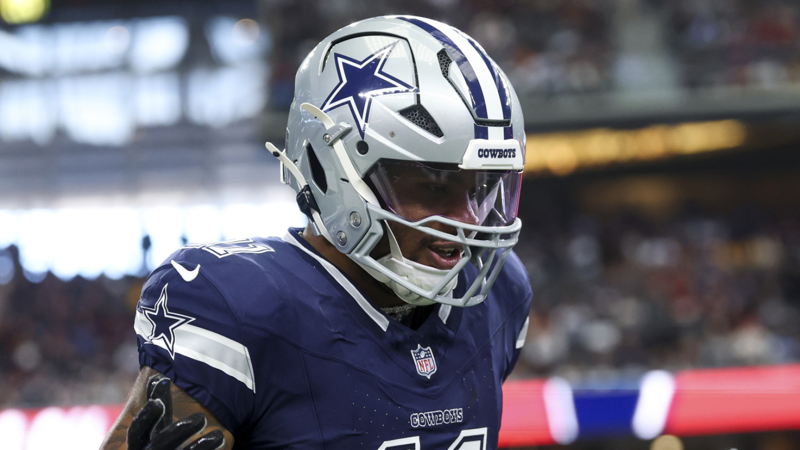 https://www.yardbarker.com/media/7/b/7b82c4614a46a7e20f425c3f9c347713ae736954/thumb_16x9/jones-takes-another-jab-parsons-over-contract.jpg?v=2