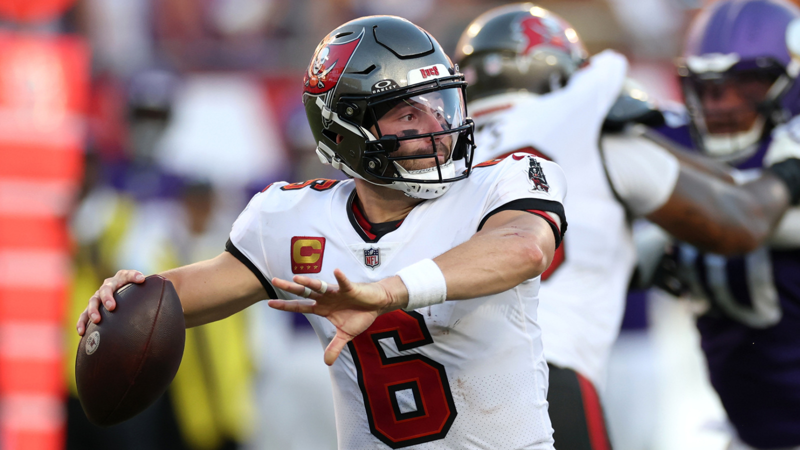 https://www.yardbarker.com/media/7/b/7ba405cf2d2414927ff1f572a3d2e253b320cccb/thumb_16x9/mayfield-seemingly-disagrees-bucs-timeline-return.jpg?v=1