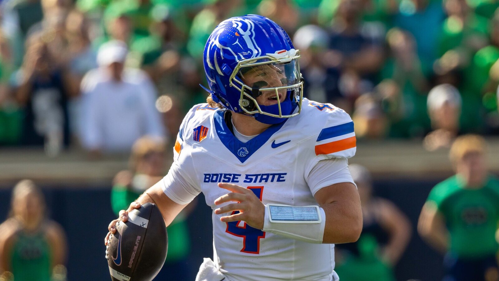 https://www.yardbarker.com/media/7/b/7ba43fdc0aa570d1538006db8b5bd4596e6a67d7/thumb_16x9/top-group-six-cfp-contenders-favorites-dark.jpg?v=1