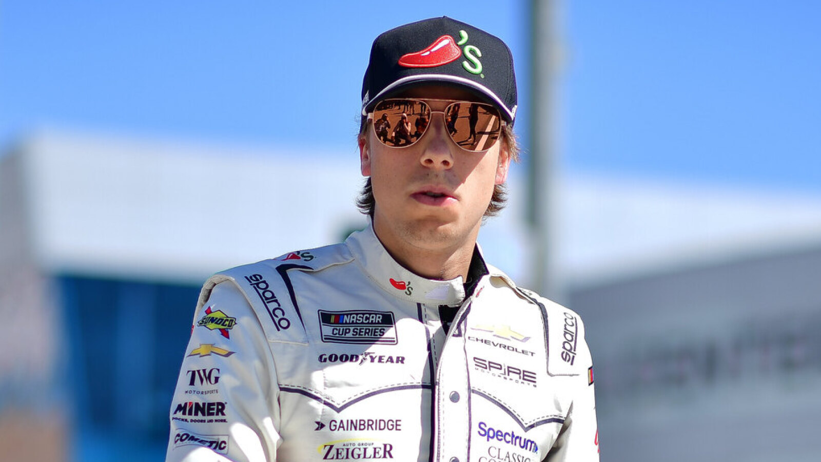 https://www.yardbarker.com/media/7/b/7bb8c8abdb288caf7aa62f1fa0ea5ee15136fcc6/thumb_16x9/carson-hocevar-wins-pole-nascar-cup-series-race.jpg?v=1
