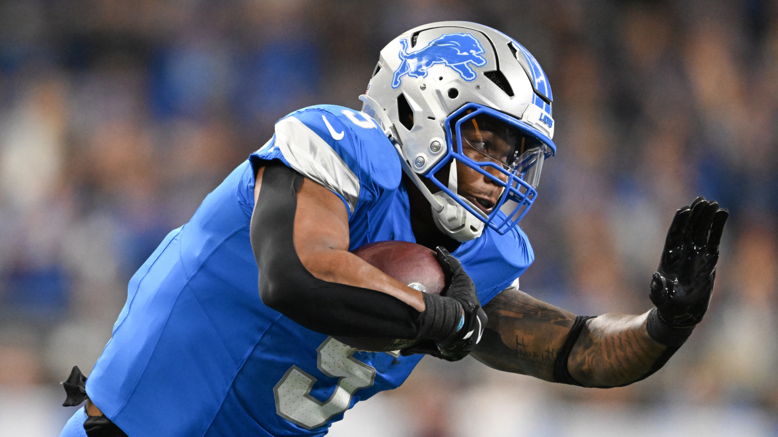 https://www.yardbarker.com/media/7/c/7c15a4a0949d4e266d00aab0061d474a0ed341cb/thumb_16x9/david-montgomery-gets-new-opportunity-trade-lions.jpg?v=1