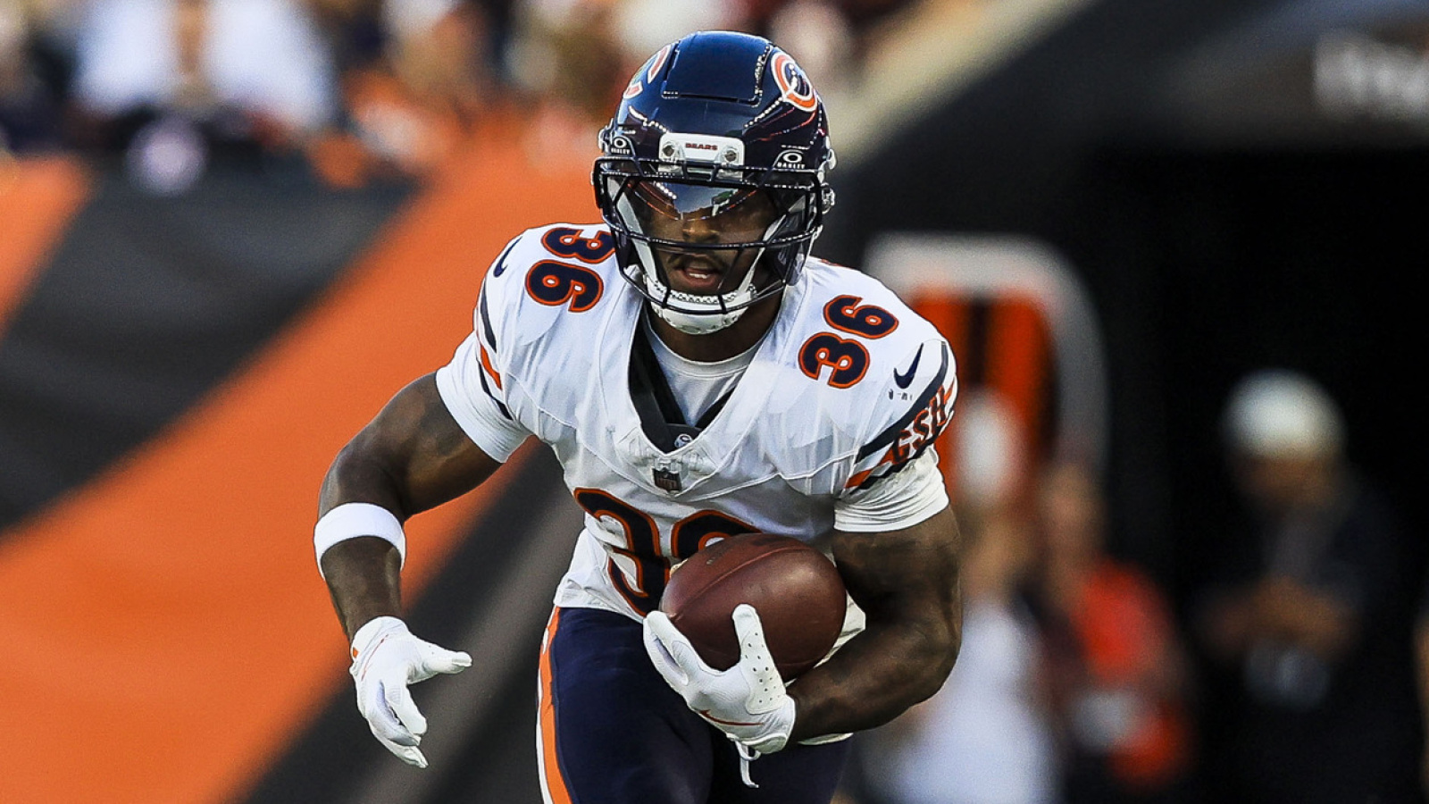 https://www.yardbarker.com/media/7/c/7c98f5c622b4f3efbed1f9784c4509b40e66654d/thumb_16x9/bears-roster-cuts-include-two-preseason-stars.jpg?v=1