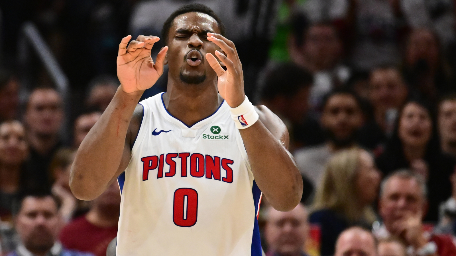 https://www.yardbarker.com/media/7/d/7d53153afc268a7f658cf8e32bab3e77a76556be/thumb_16x9/11-2026-cleveland-ohio-usa-detroit-pistons-center.jpg