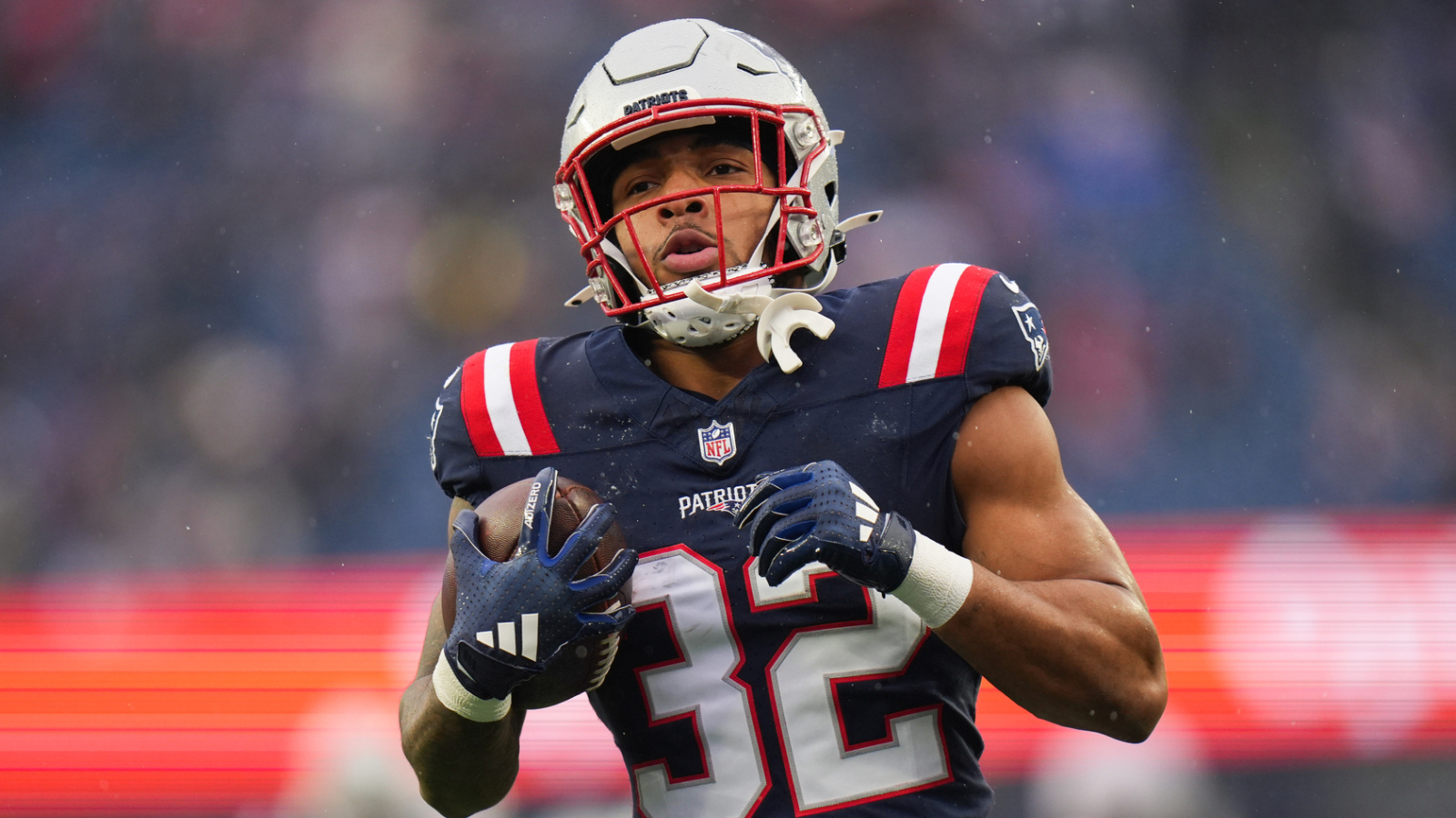 https://www.yardbarker.com/media/7/d/7d5f954bd7fb5cf5f77929ef9de96e006d3b12ac/thumb_16x9/replacements-treveyon-henderson-patriots-seahawks.jpg?v=2