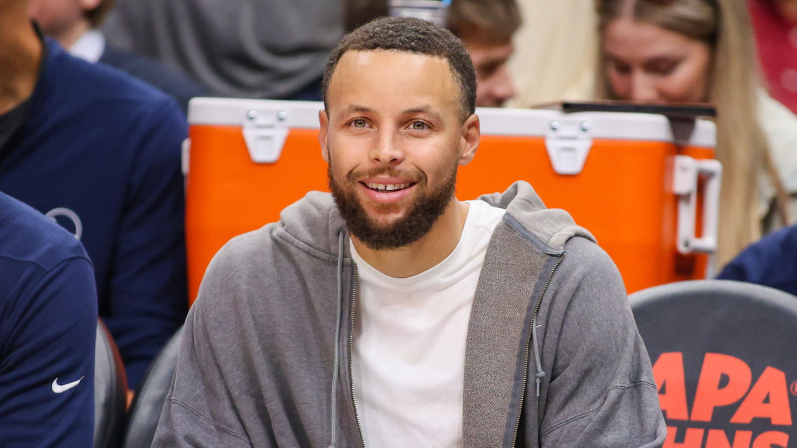 https://www.yardbarker.com/media/7/d/7d7873c247112ab9901227477f09be68979e7645/thumb_16x9/warriors-plan-steph-curry-revealed.jpg?v=1