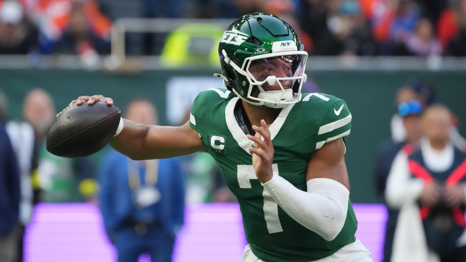 https://www.yardbarker.com/media/7/d/7da192f3d2bbb24e3bad1960b5a27ab4e543cef0/thumb_16x9/nfl-coach-exec-rip-jets-offseason-decisions-0-6.jpg?v=1