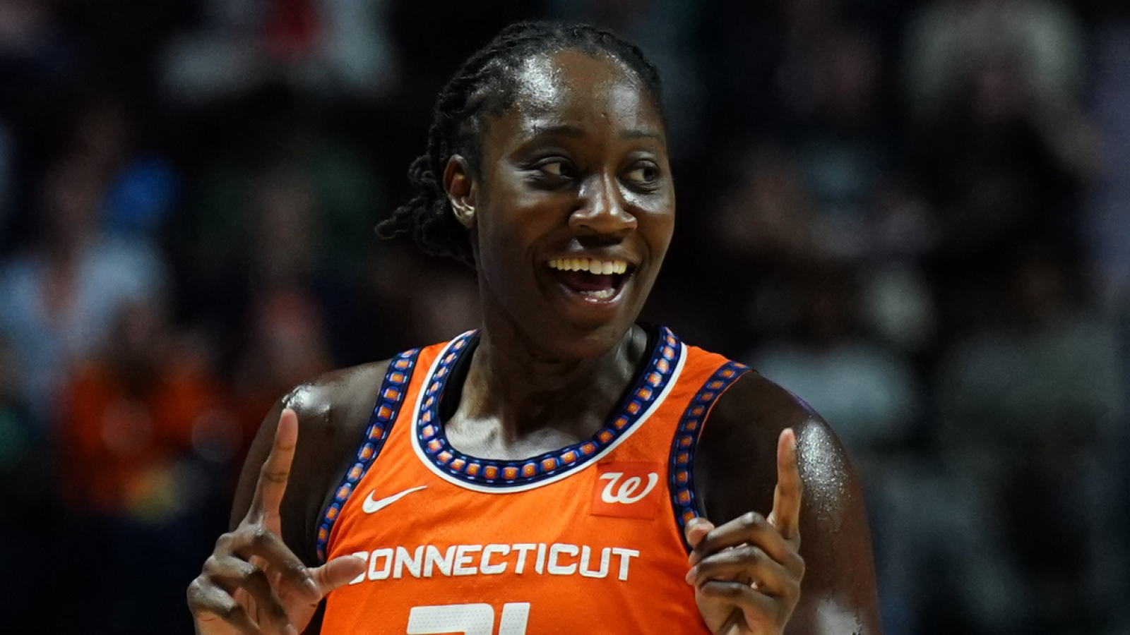 https://www.yardbarker.com/media/7/d/7dd7ae51ca8a4a112aeafda7302463c87d914804/thumb_16x9/wnba-time-great-tina-charles-announces-retirement.jpg?v=1