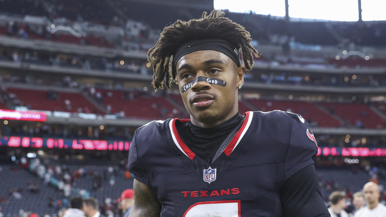 https://www.yardbarker.com/media/7/e/7e7006ecf076d3f99fce71ad73a0ffff3c619715/thumb_16x9/troubling-report-emerges-texans-wr-tank-dells.jpg?v=1