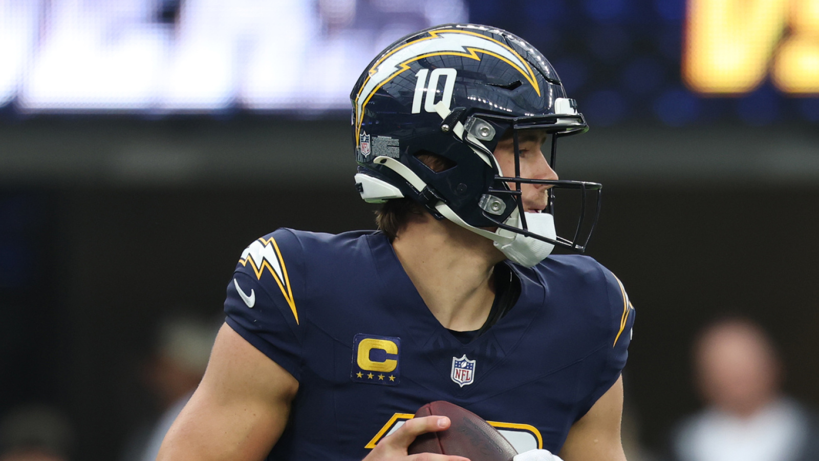 https://www.yardbarker.com/media/7/e/7ecbbeaa1b5d4181fbec6a2936d89cbfbd856daa/thumb_16x9/chargers-qb-justin-herbert-undergo-surgery-on.jpg?v=1