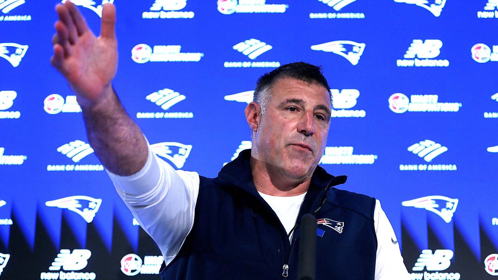 Patriots head coach Mike Vrabel reveals how ‘little sensitive’ action from NFL official shocked him