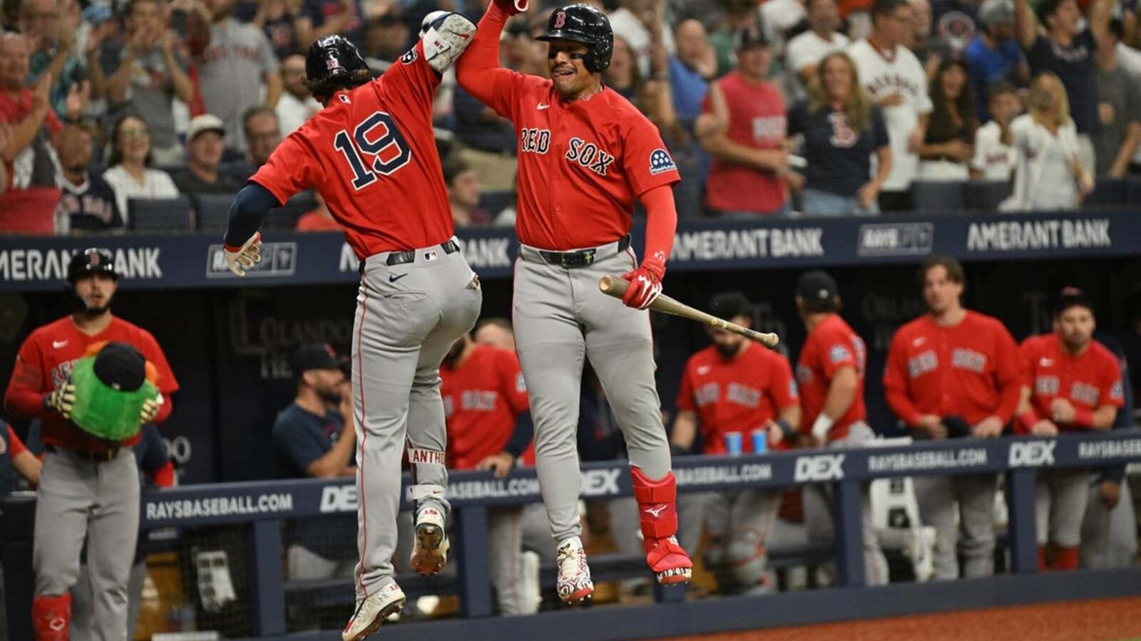 https://www.yardbarker.com/media/7/f/7f63a5216e9b5f1b1e3376ac193bb3643816d808/thumb_16x9/29851584.jpg