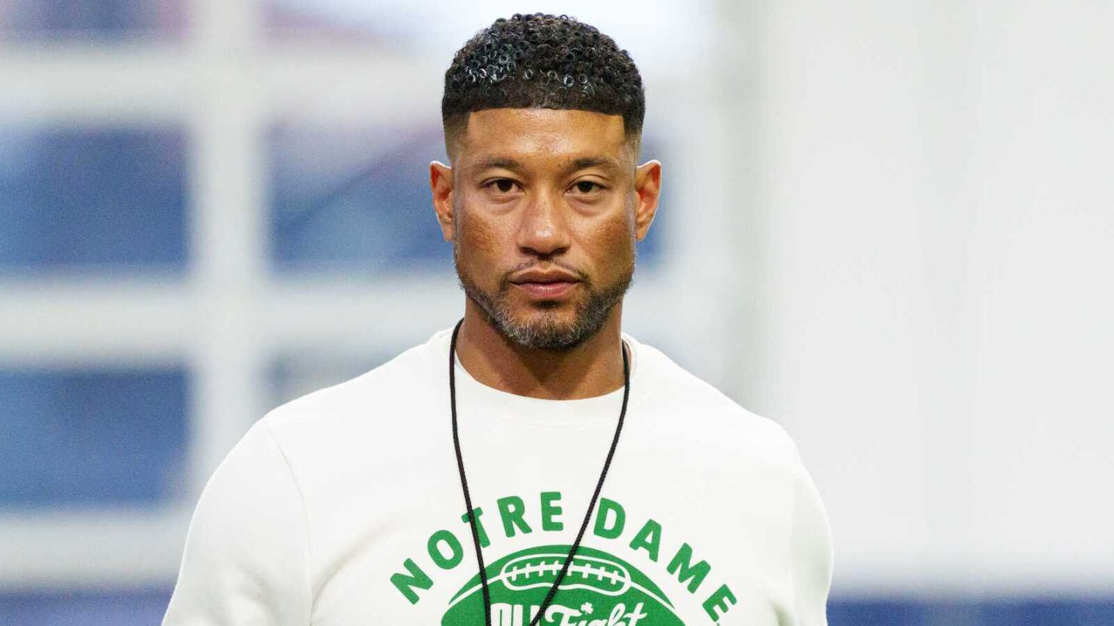 https://www.yardbarker.com/media/7/f/7f657904be0baad928bfdc6a55aec0f90e45622f/thumb_16x9/head-coach-marcus-freeman-during-notre-dame.jpg?v=1