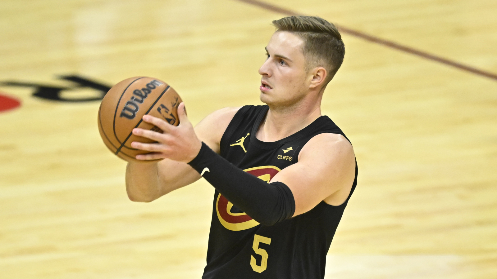 https://www.yardbarker.com/media/7/f/7f7a3e1a85250291e9b4de5aefc404451a9451be/thumb_16x9/cavs-doomed-unlucky-bounce-ecf-game-1-collapse-vs.jpg?v=1