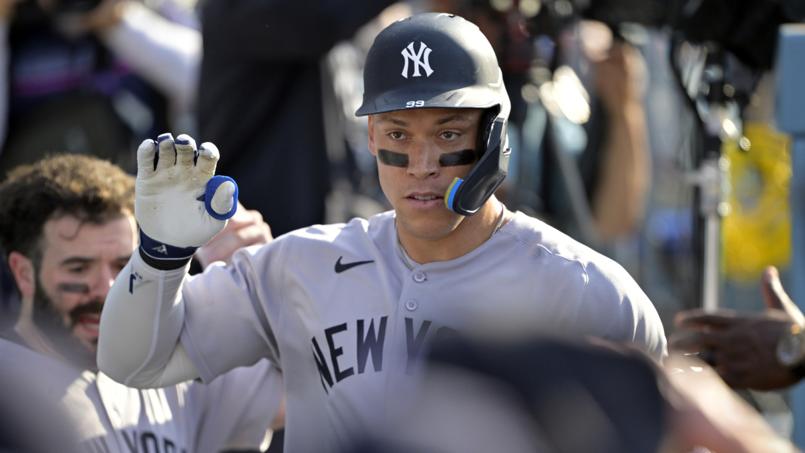 https://www.yardbarker.com/media/7/f/7f90f4e278c812a9a9b6a28d4c8cb271a30838ff/thumb_16x9/yankees-show-arent-close-dodgers-level-blowout.jpg?v=2