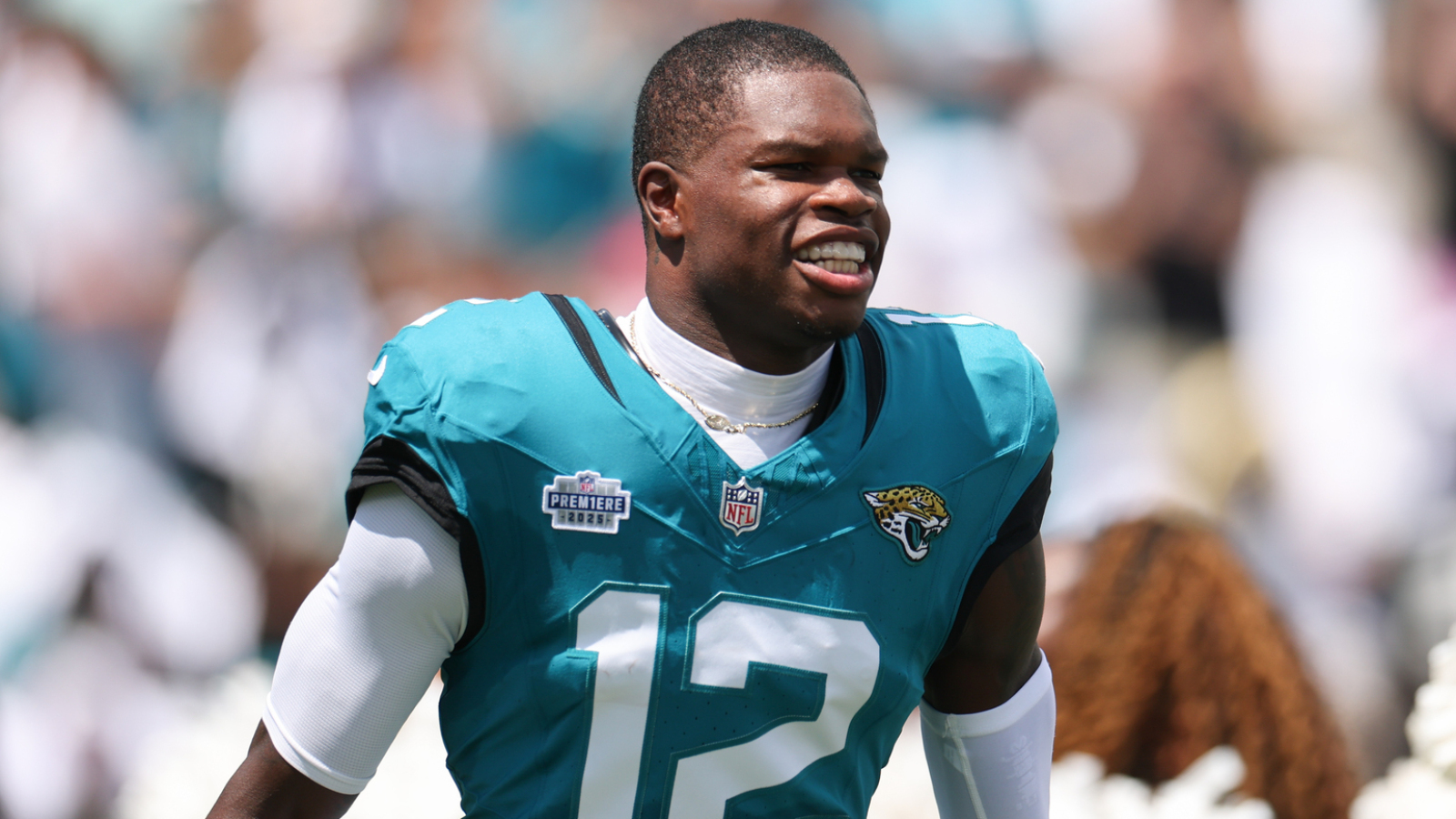 https://www.yardbarker.com/media/8/0/8012f013b323bfed01dfaa8bb258ad5187fb1985/thumb_16x9/star-rookie-travis-hunter-quiet-debut-jaguars-win.jpg?v=1