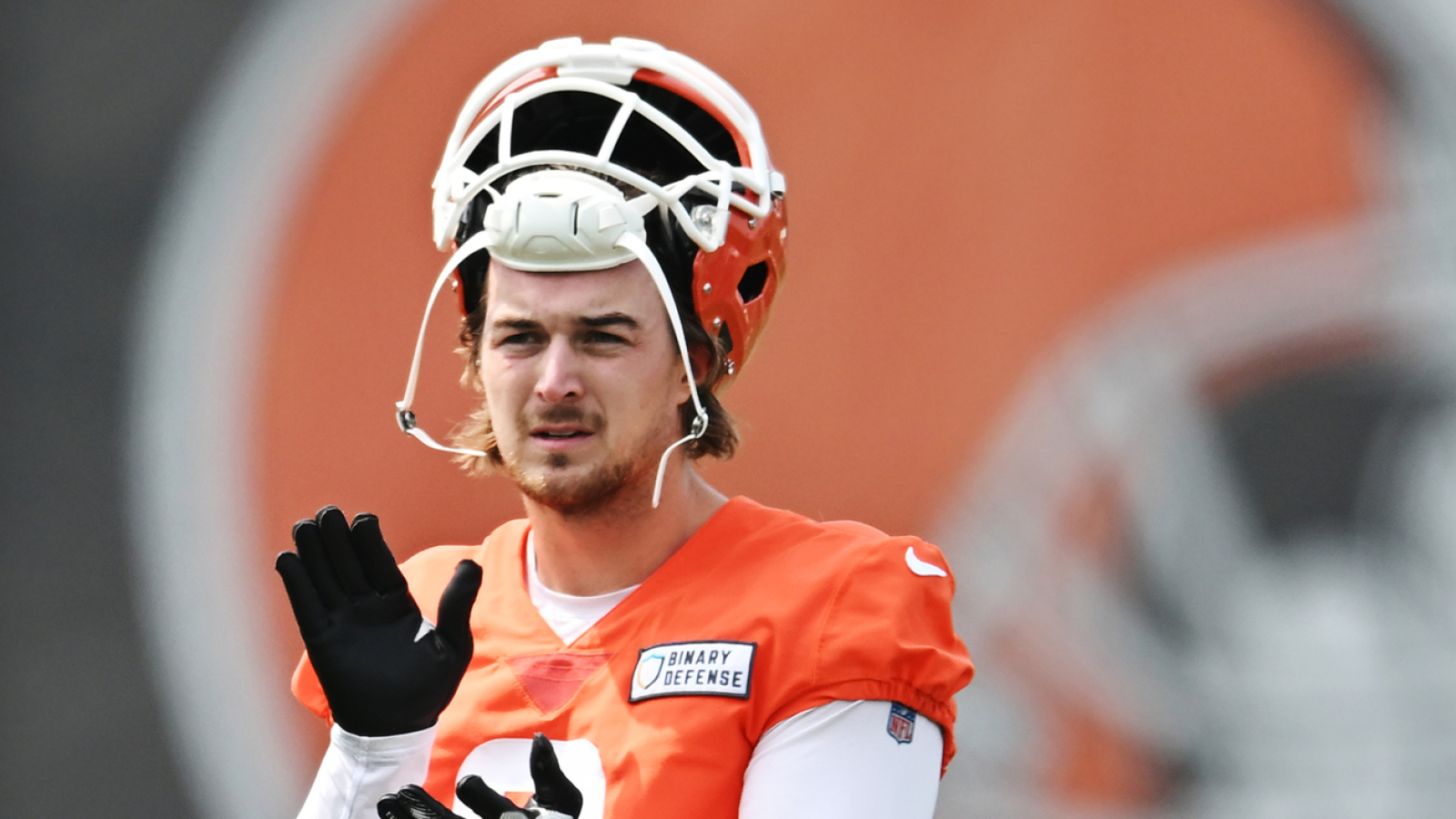https://www.yardbarker.com/media/8/0/802f0e756fc89e41251facb8464dc00d31f32379/thumb_16x9/insider-expands-on-browns-kenny-pickett.jpg?v=1