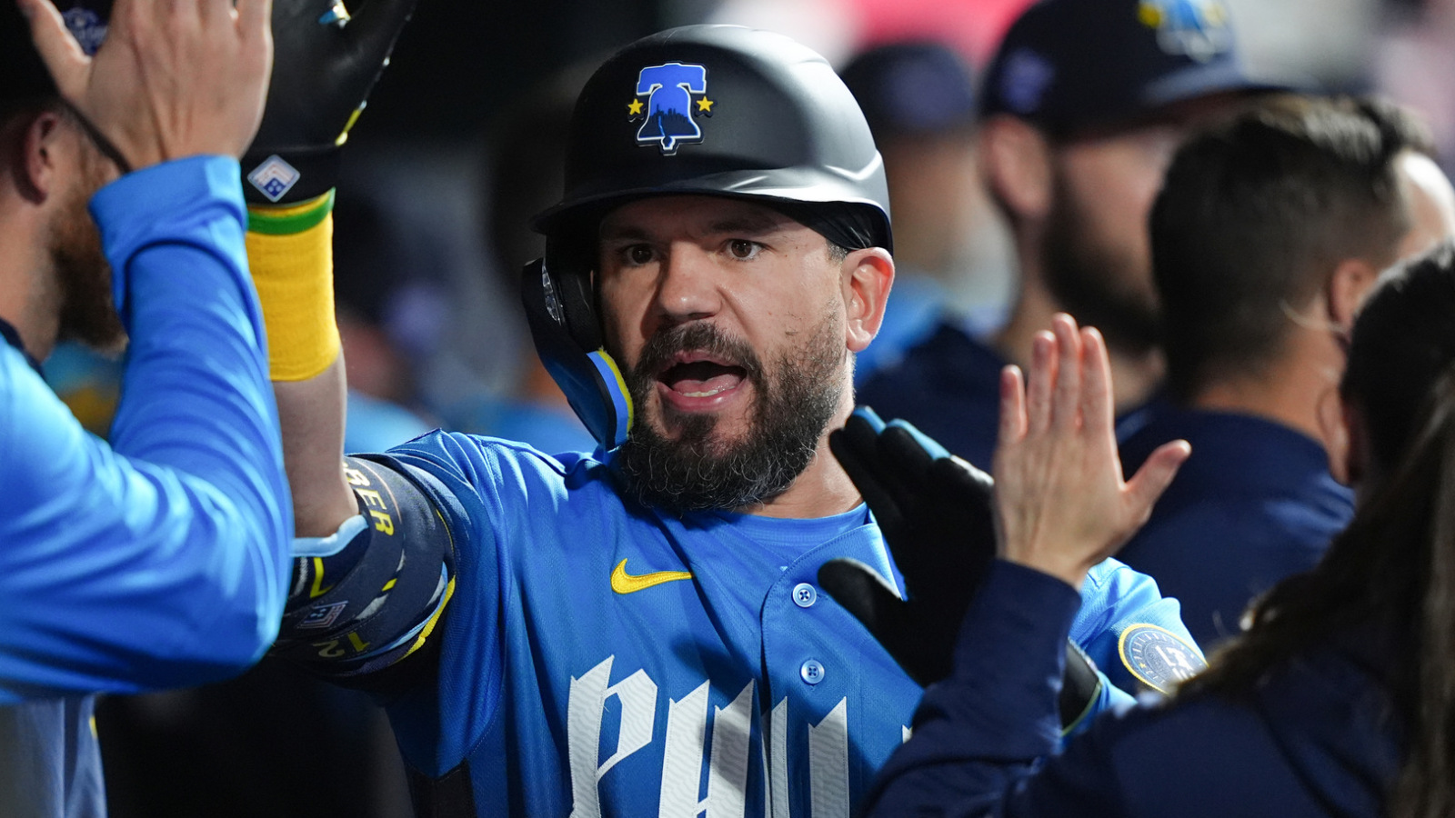 https://www.yardbarker.com/media/8/0/805d320d8cc9ee11cb6b7adc3f4aa36c2a5963ce/thumb_16x9/schwarber-extends-hot-streak-mlb-leading-hr.jpg?v=1