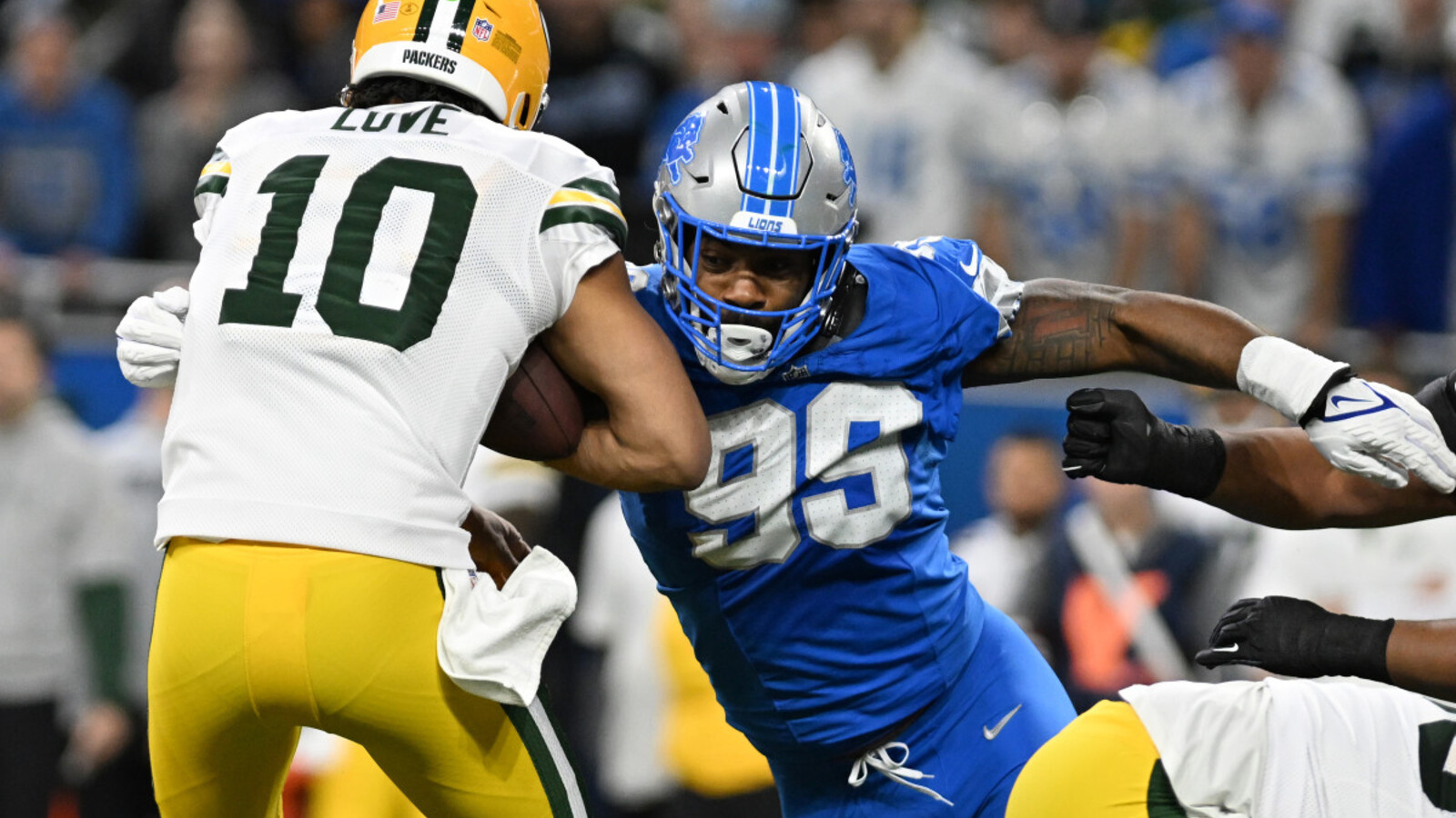 Former Lions edge rusher Za'Darius Smith is currently in Detroit, could a reunion happen?