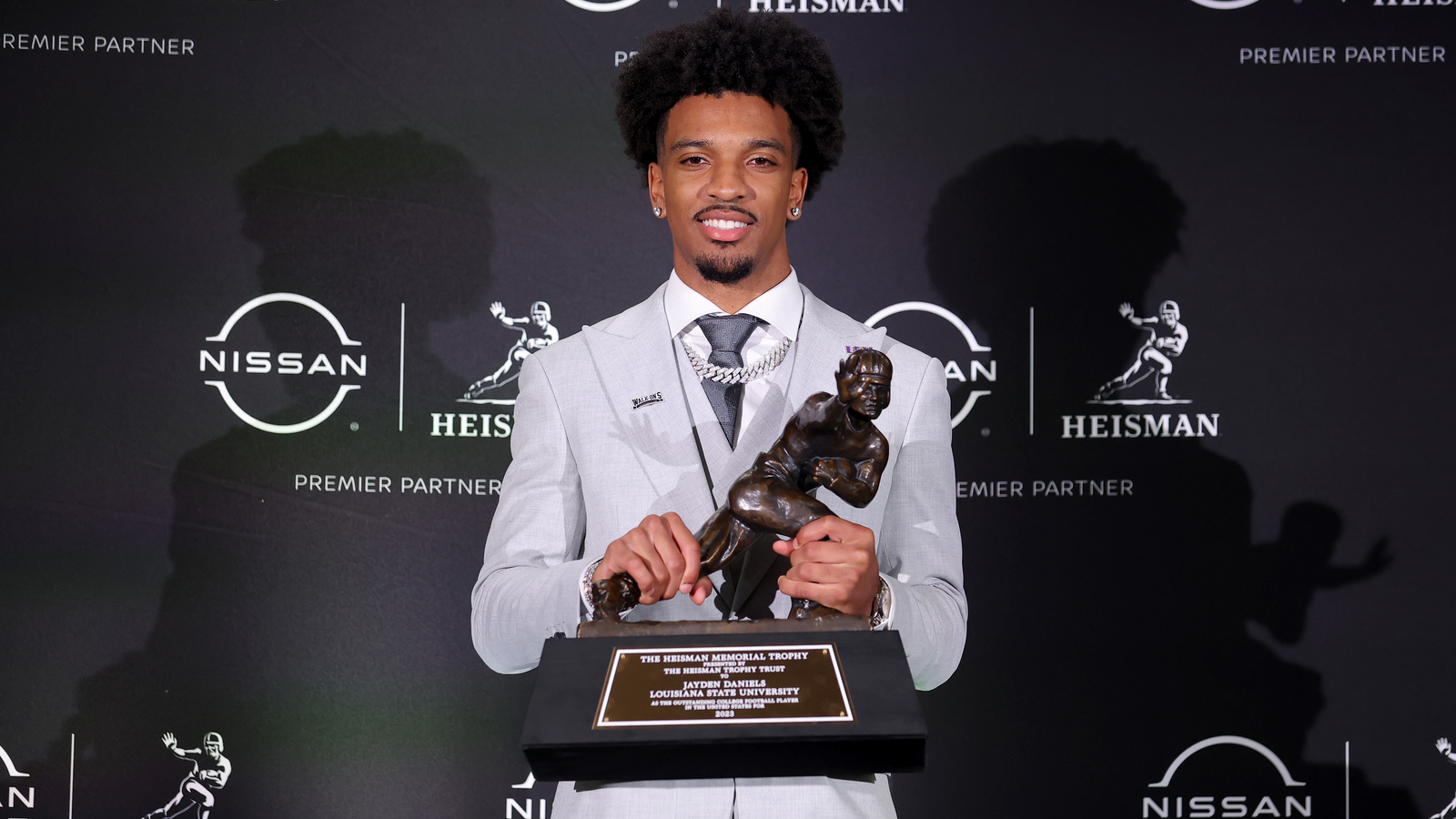 Jayden Daniels to meet with two teams in top three of NFL Draft