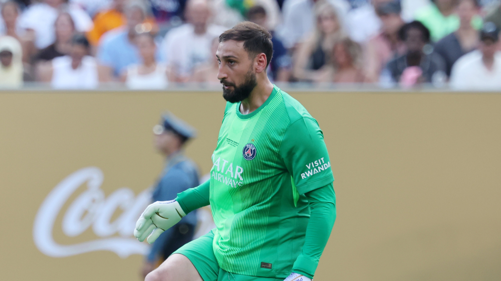 https://www.yardbarker.com/media/8/0/80e24aee15668c3edb2a3d4f9f3ee8bc6abe0d1e/thumb_16x9/man-citys-pursuit-superstar-goalkeeper-progresses.jpg?v=1