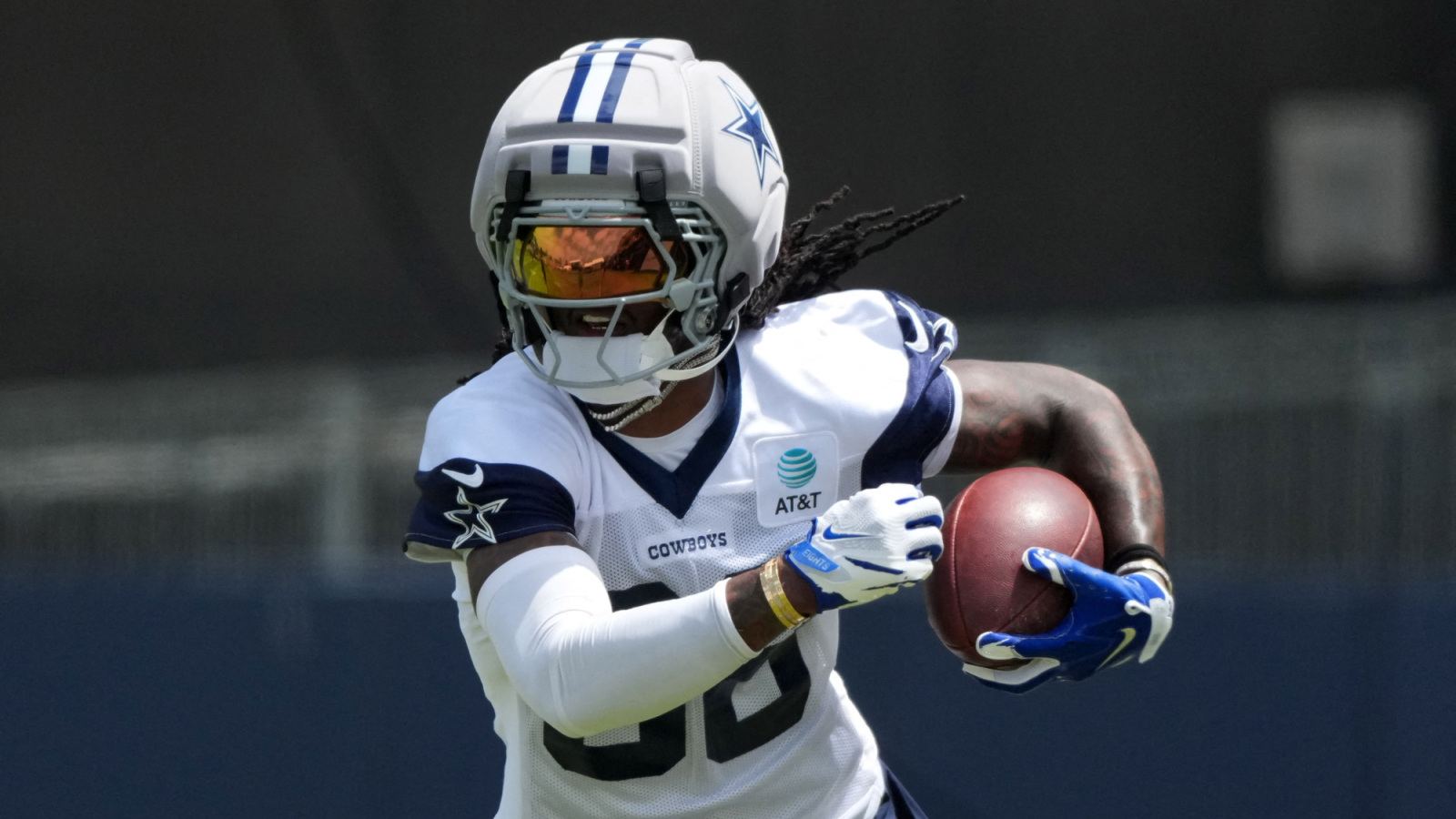 https://www.yardbarker.com/media/8/0/80f0986d9753df485819c7a22fed6ed3a29110f1/thumb_16x9/cowboys-ignore-ceedee-lambs-on-george-pickens.jpg?v=1