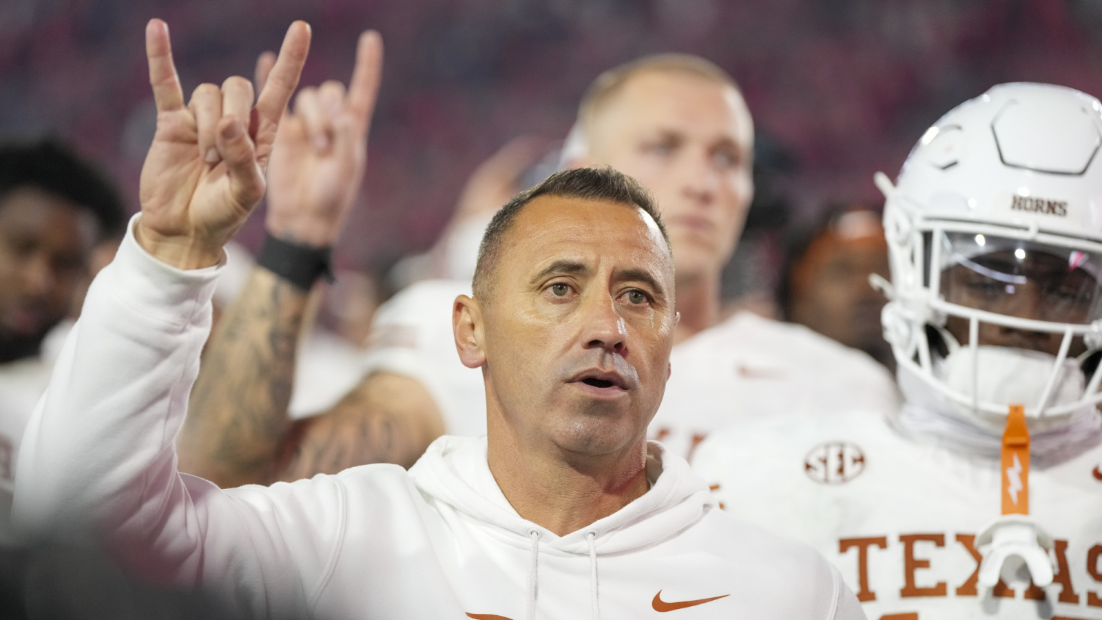 https://www.yardbarker.com/media/8/0/80f62cb3bd3c3527f23bdc49f8893dde7f33b8cf/thumb_16x9/steve-sarkisian-texas-potential-breakout-star.jpg?v=1