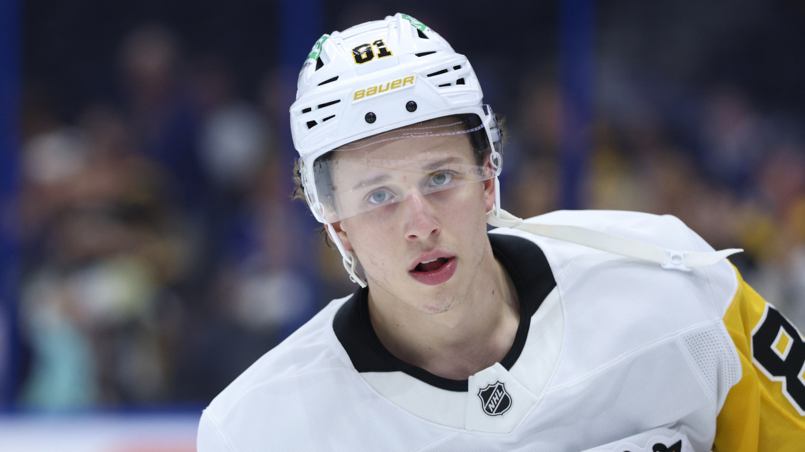 Penguins’ Ben Kindel leaves preseason game with lower-body injury