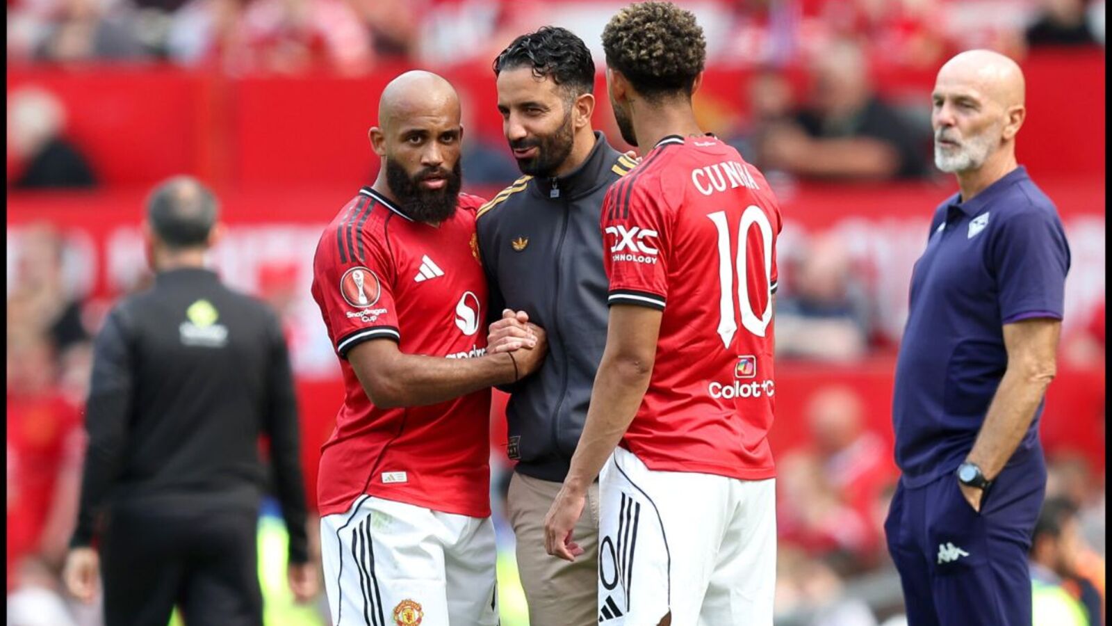 https://www.yardbarker.com/media/8/1/812191acc2e88d3c3bd2eb7bd6efc847151be3a0/thumb_16x9/cunha-mbeumo-amorim-man-utd.jpg