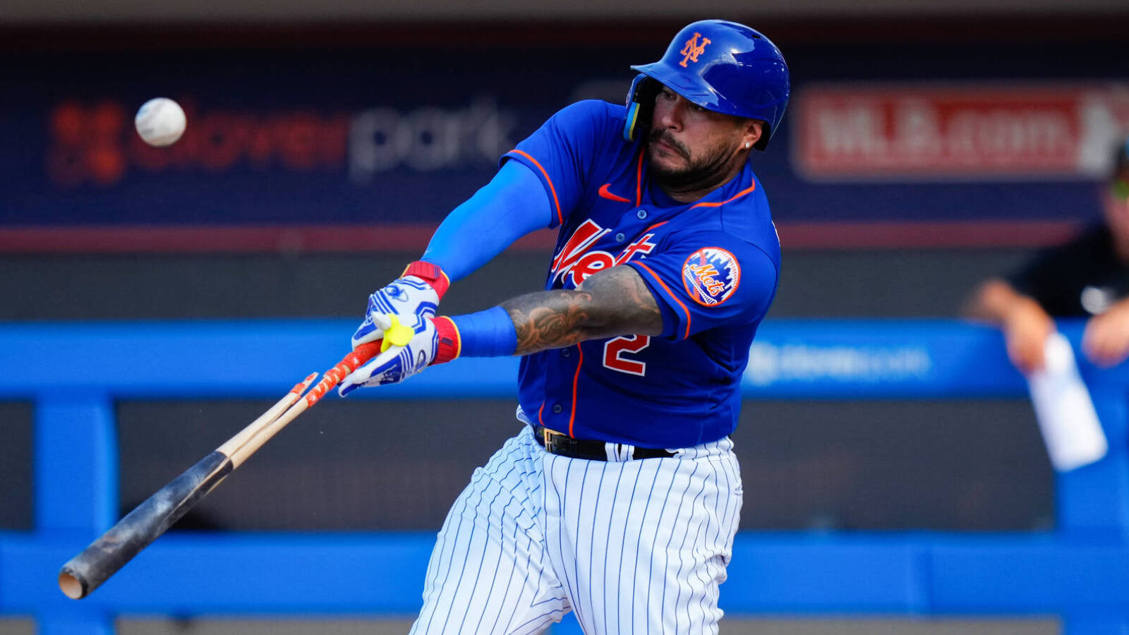 mets-starting-catcher-out-eight-to-nine-weeks-with-calf-strain-yardbarker
