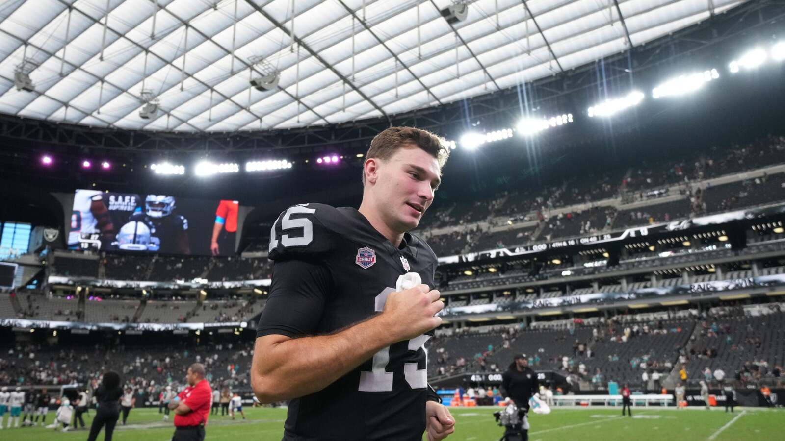 Raiders Coach Klint Kubiak Highlights Fernando Mendoza's Development After Week 1 Win