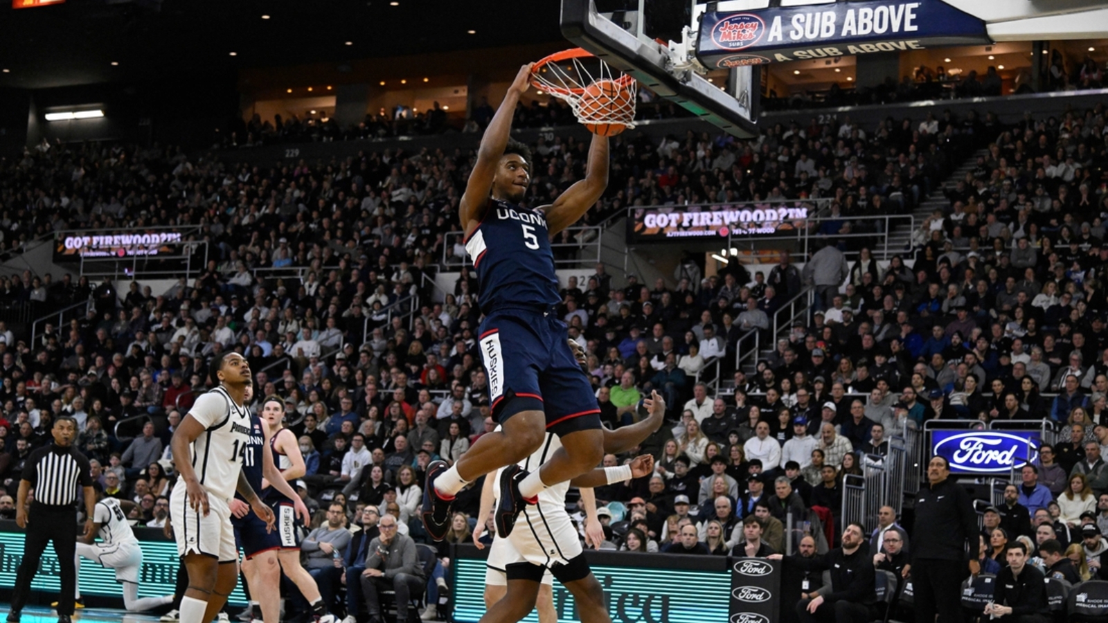 Tarris Reed Jr. powers UConn past Providence | Yardbarker