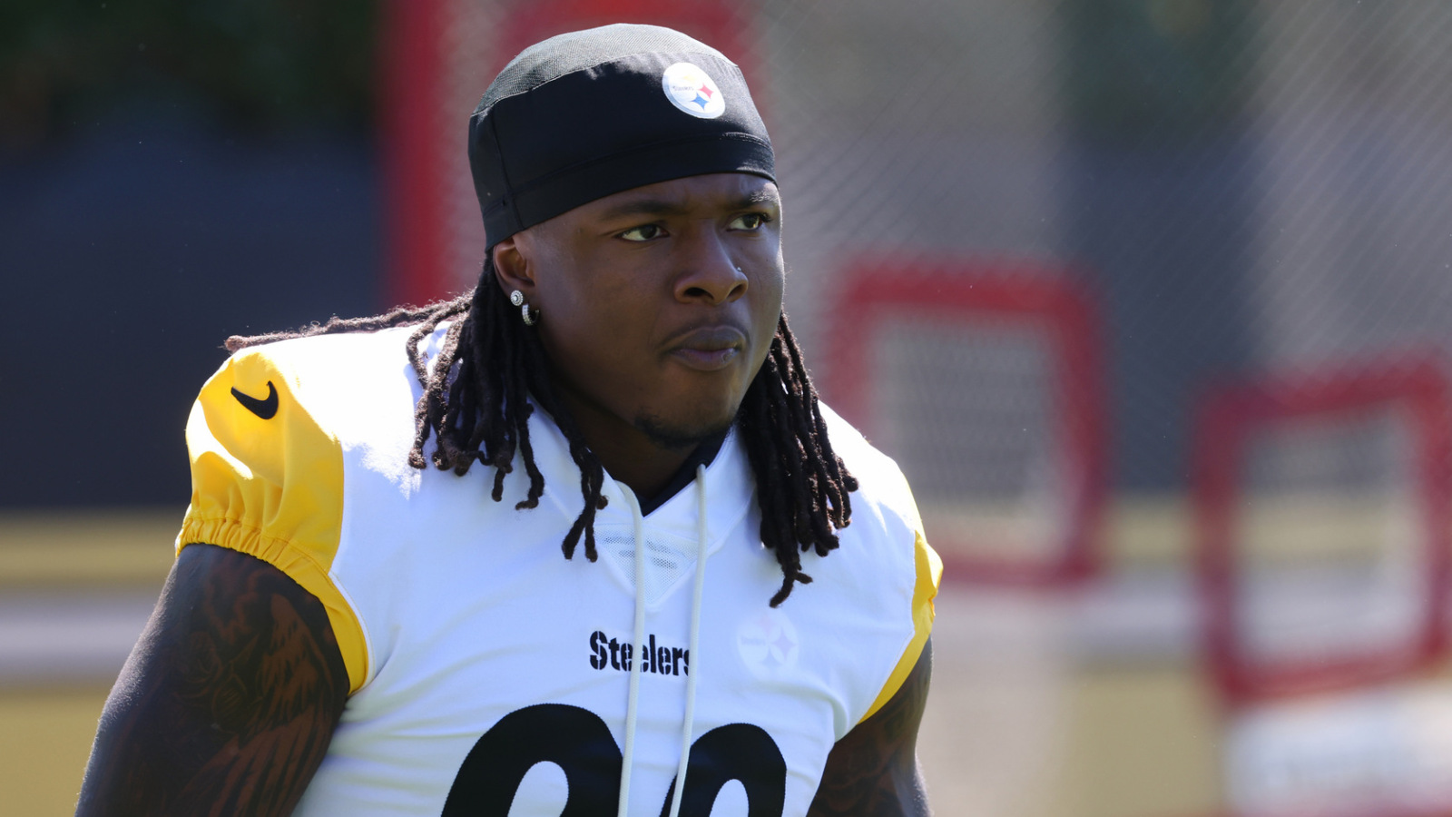 https://www.yardbarker.com/media/8/2/82ab66f7d7ec92e39e7a7569468678df4d9166c2/thumb_16x9/steelers-encouraged-cut-ties-player-rodgers.jpg?v=1