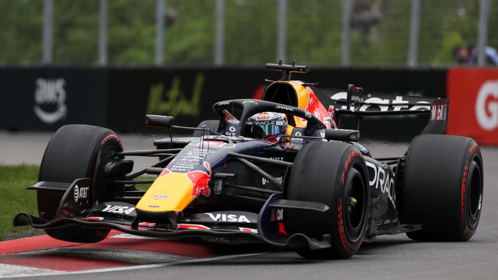 Nico Rosberg frustrated by one driver's consistent struggles against Max Verstappen