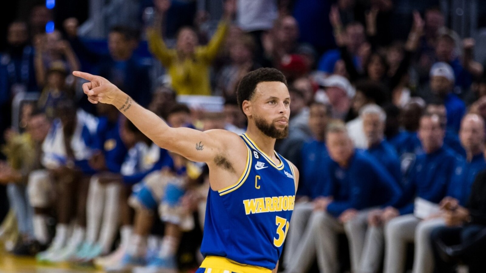 Steph Curry's Magnificent Play Is Going Viral In NuggetsWarriors Game