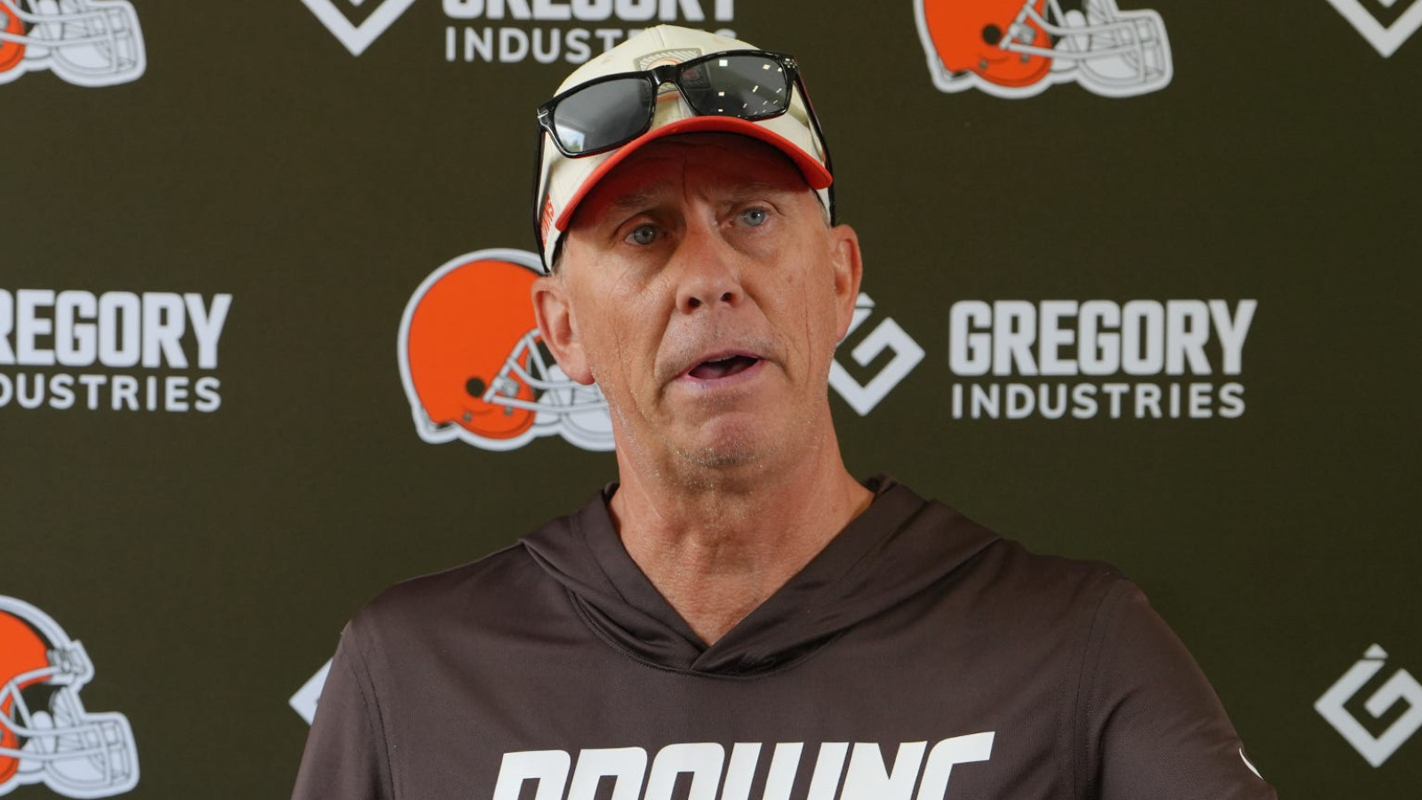 https://www.yardbarker.com/media/8/3/837e811543fb18c08b7a4a53e73604e1ac4d0402/thumb_16x9/browns-hc-clarifies-preseason-plan-qb-competition.jpg?v=1