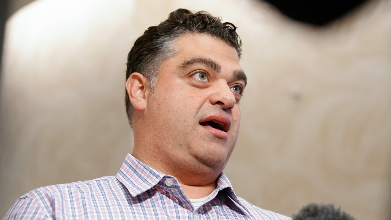 https://www.yardbarker.com/media/8/3/83a3d0a21fe820b326eb57361445b780e2df6d84/thumb_16x9/angels-head-shaking-trade-decision-looks-even.jpg?v=1