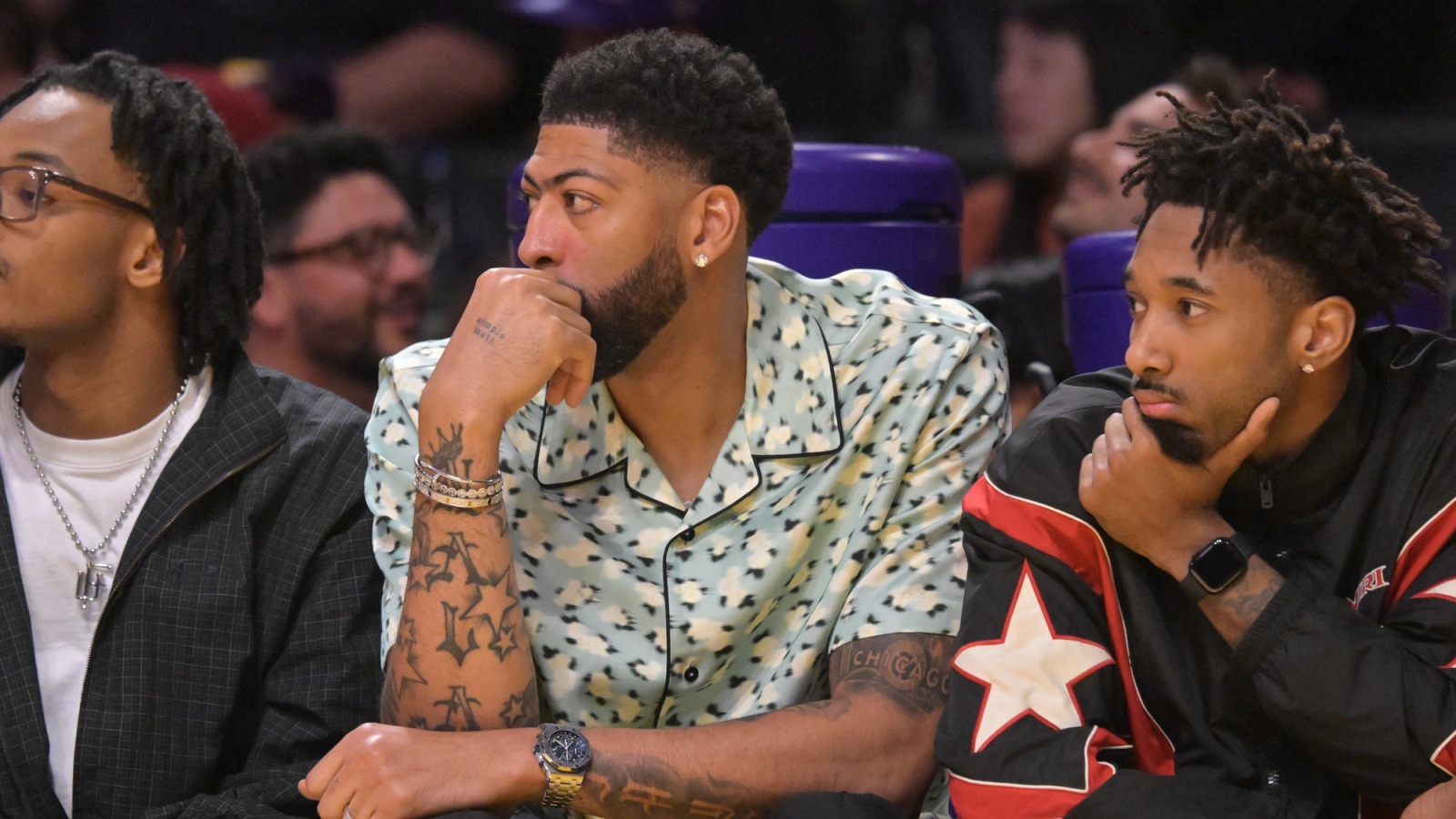 https://www.yardbarker.com/media/8/3/83bfa80874264099aaafa62d7b94880ac2260aa7/thumb_16x9/warriors-still-land-anthony-davis-under-one.jpg?v=1