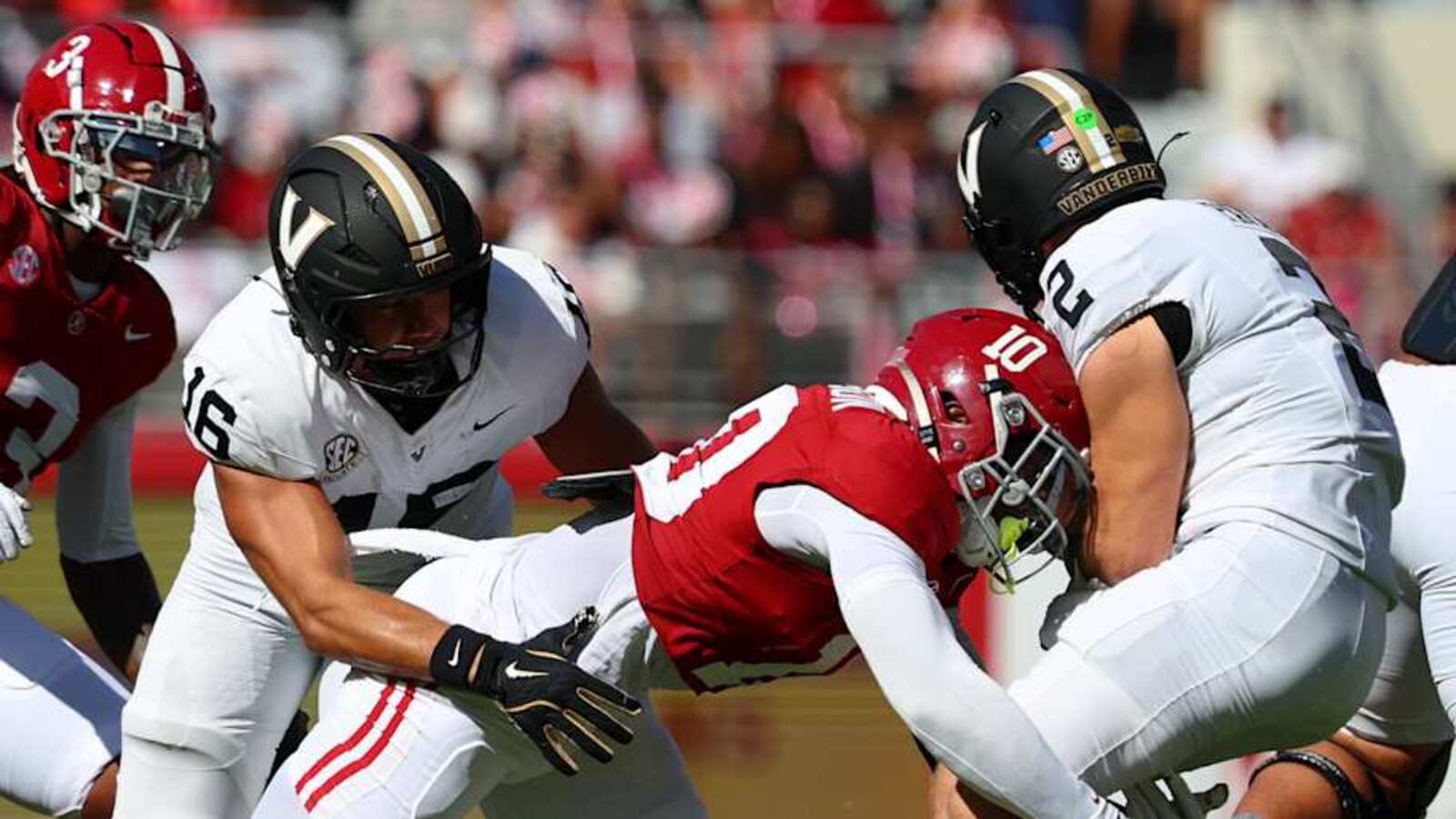 Maxwell Football Club Names Alabama Linebacker Bednarik Player of the ...